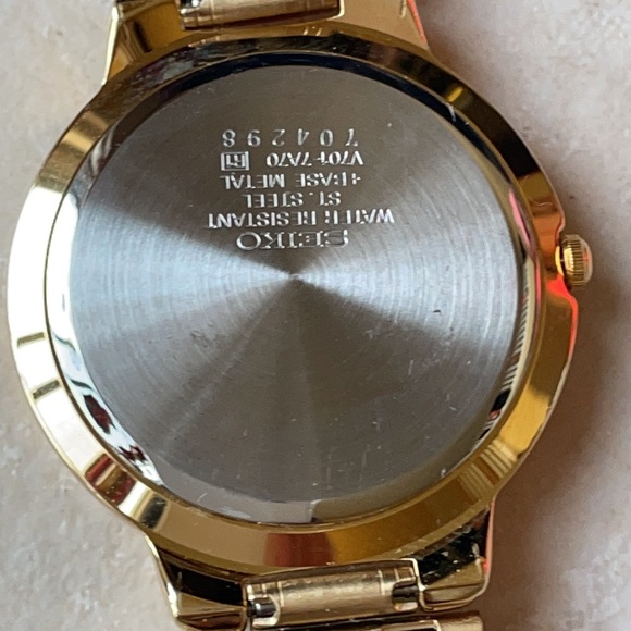 Seiko men battery water resistant stainless steel - Picture 6 of 7